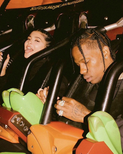 Nhẫn kim cương, xe hơi, ban nhạc, còn gì mà Kylie Jenner không dám tặng bạn bè? ảnh 5