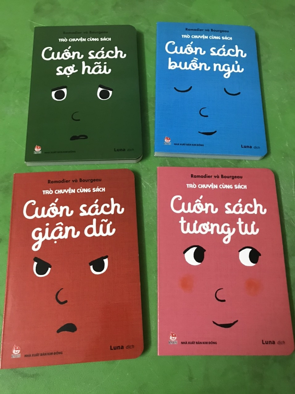 Full combo đang gây náo loạn mạng xã hội. Ảnh: Lost Bird “Cuốn sách vàng trong làng ru ngủ”, vừa nhìn thấy bìa thôi đã muốn lăn ra rồi! ảnh 5