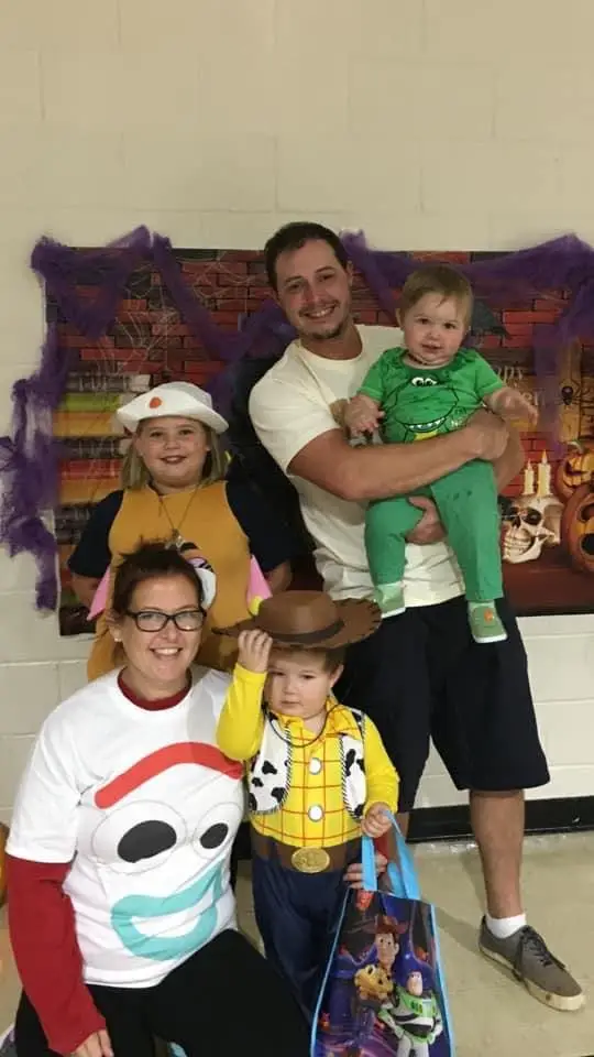 Người mẹ "bá đạo" hóa thân Buzz Lightyear để đi siêu thị và câu chuyện cảm động phía sau ảnh 1