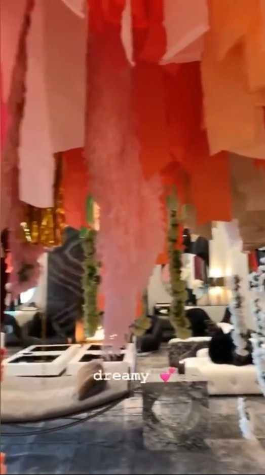 Nhẫn kim cương, xe hơi, ban nhạc, còn gì mà Kylie Jenner không dám tặng bạn bè? ảnh 8