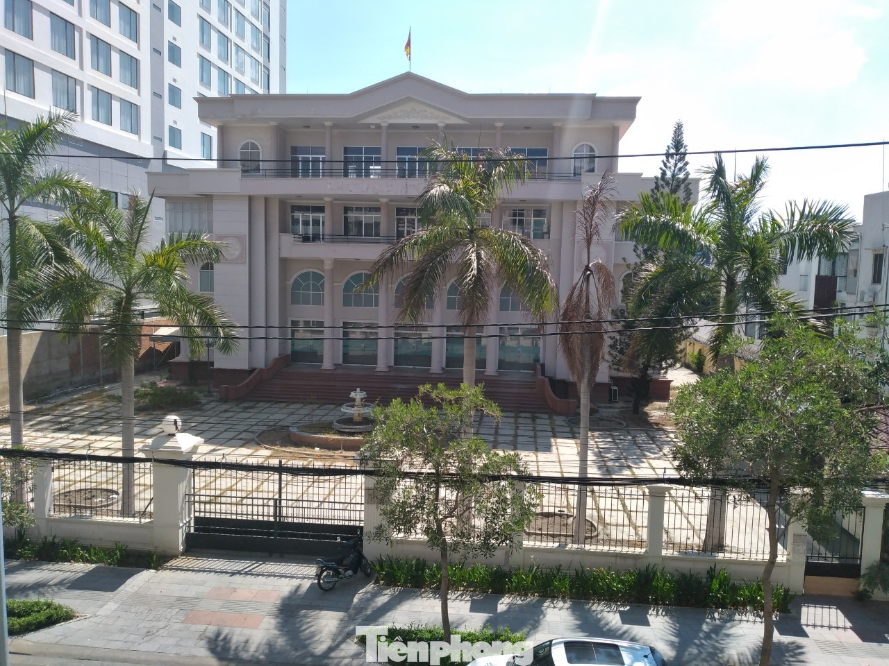 Chuyển nhiều trụ sở 'đất vàng' bỏ trống cho Khánh Hòa quản lý ảnh 1