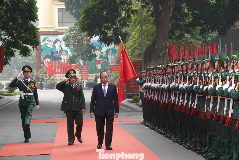 Thủ tướng chúc Tết, giao lưu với chiến sĩ biên phòng và quân dân biên giới, hải đảo ảnh 1