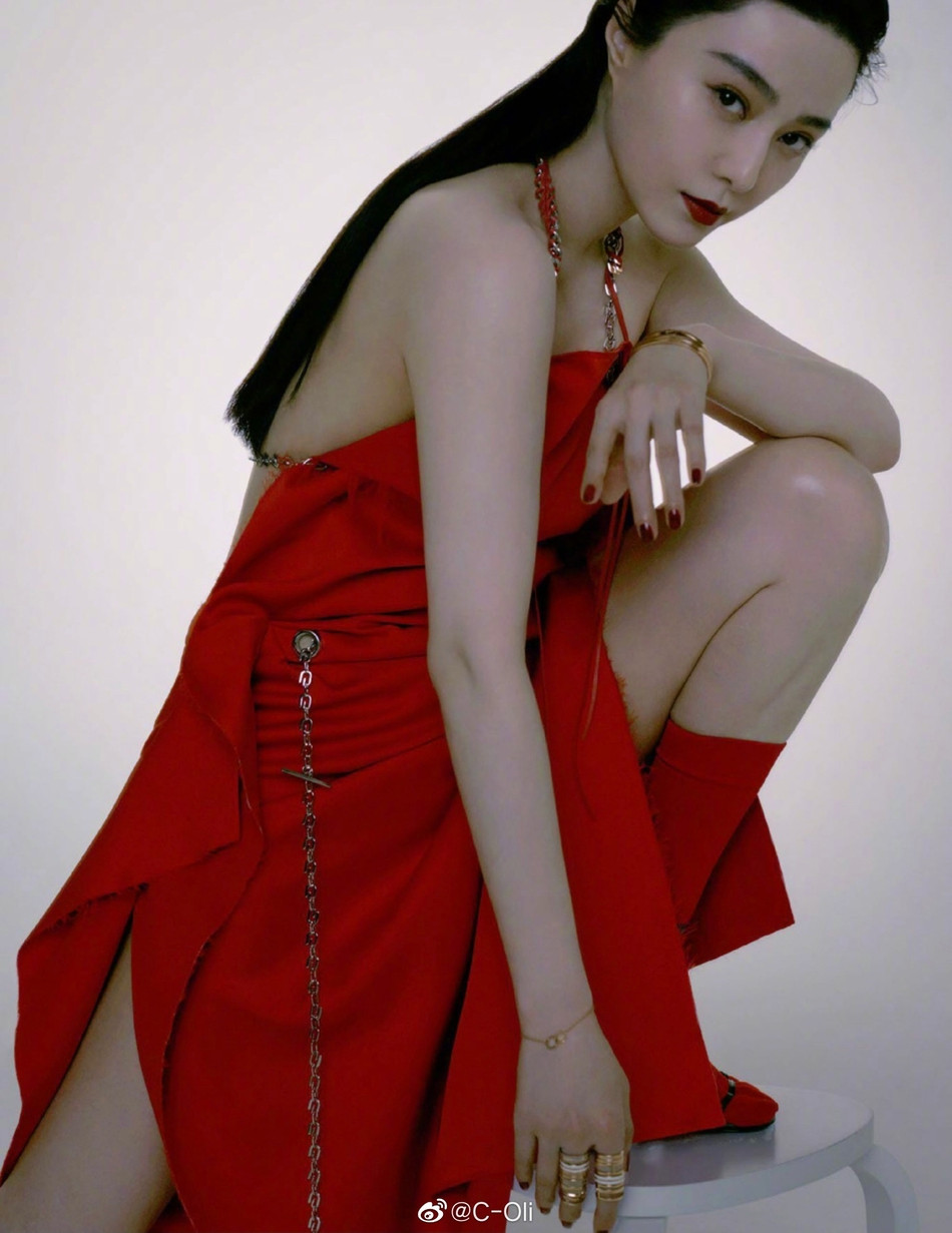 Phạm Băng Băng hóa ‘soái tỷ’, ngầu mà vẫn gợi cảm ở tuổi 40 ảnh 3