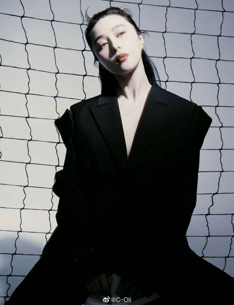 Phạm Băng Băng hóa ‘soái tỷ’, ngầu mà vẫn gợi cảm ở tuổi 40 ảnh 5