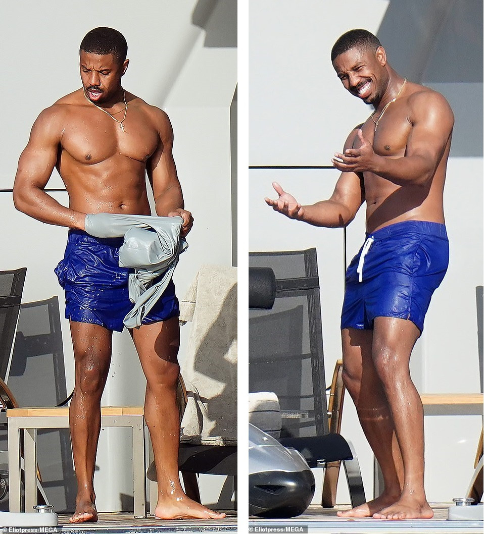 Người đàn ông quyến rũ nhất hành tinh tình tứ cùng bạn gái ‘bốc lửa’ trên biển ảnh 4