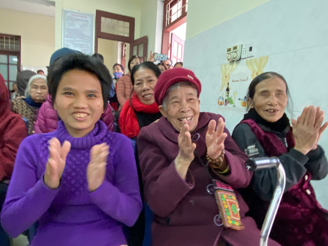 Khi người già cười như trẻ nhỏ ảnh 3