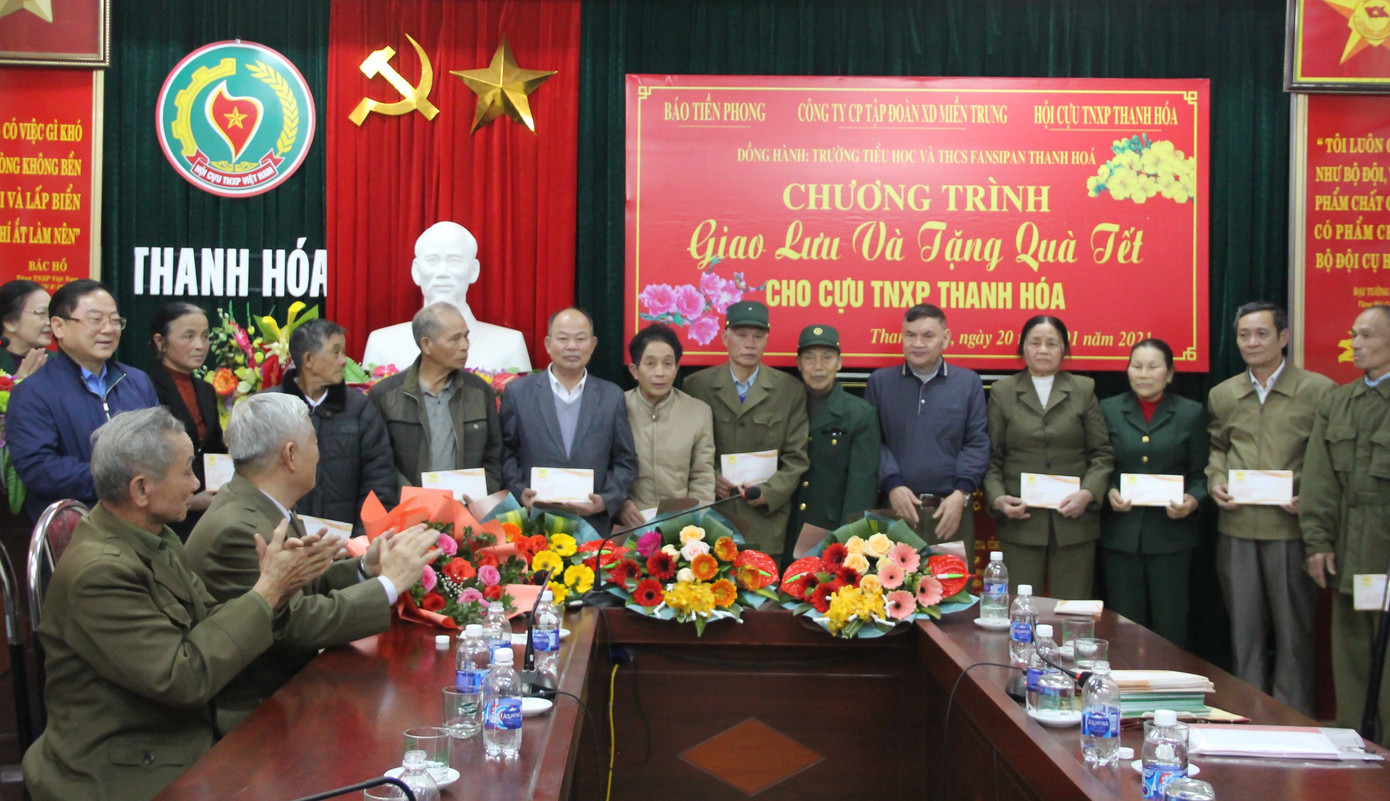 Khi người già cười như trẻ nhỏ ảnh 5