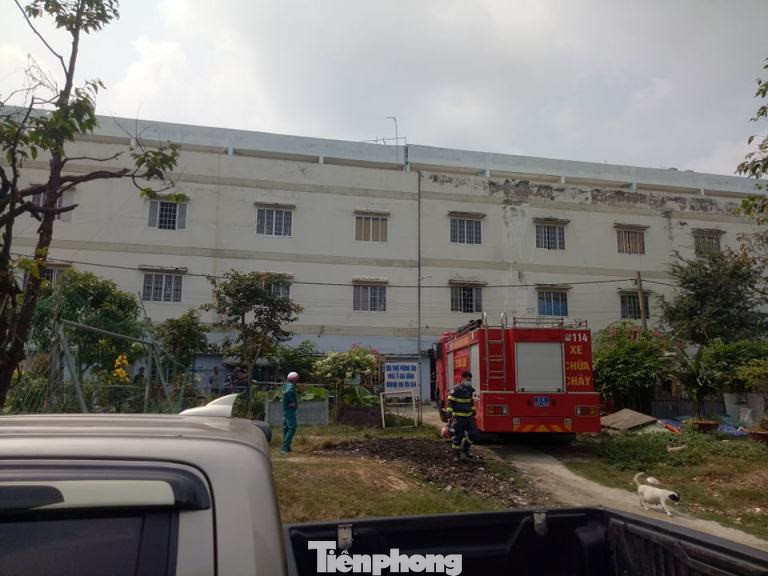 Khống chế kẻ ngáo đá chốt cửa, phóng hỏa đòi chết trong khu chung cư ảnh 1