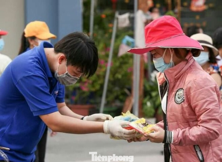 Những hình ảnh ‘biết nói’ ở vùng dịch Bình Dương ảnh 1