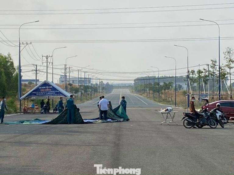 Hơn 100 trẻ em rời khu cách ly ở Bình Dương về nhà ngày mùng 3 Tết ảnh 8