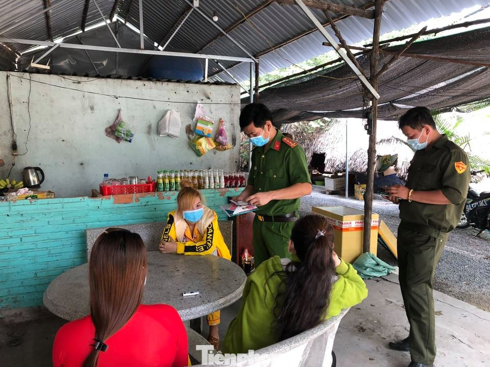 Bình Dương ra quân xử lý 'cà phê chòi’ sau phản ánh của báo Tiền Phong ảnh 1