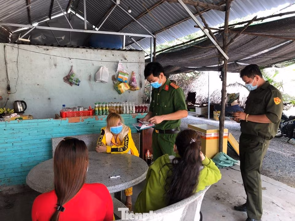 Bình Dương ra quân xử lý 'cà phê chòi’ sau phản ánh của báo Tiền Phong ảnh 1