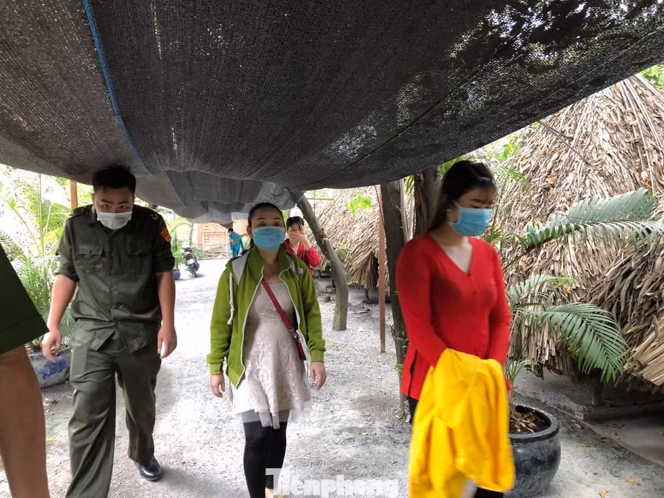 Bình Dương ra quân xử lý 'cà phê chòi’ sau phản ánh của báo Tiền Phong ảnh 3
