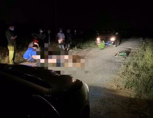 Thi thể nam giới xăm toàn thân trôi trên sông Sài Gòn ảnh 1