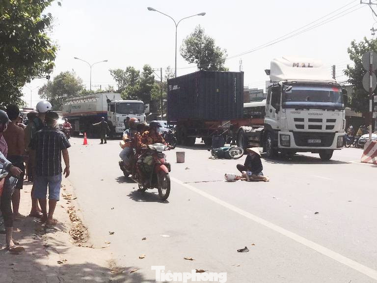 Va chạm với xe tải, hai 2 ông cháu tử vong ảnh 1