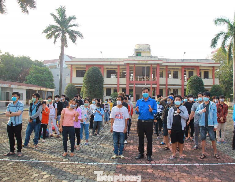 Bình Dương: Sinh viên ăn Tết trong khu cách ly được về nhà, học sinh tiếp tục nghỉ ảnh 1