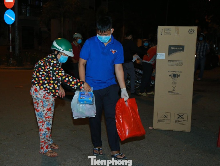 Những hình ảnh ‘biết nói’ ở vùng dịch Bình Dương ảnh 9