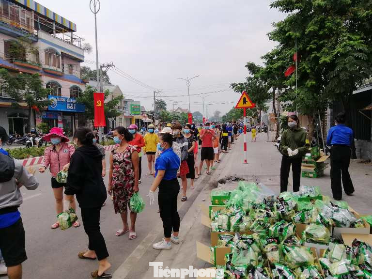 Tuổi trẻ đất Thủ mở ‘Gian hàng 0 đồng’ phục vụ dân khu vực bị phong tỏa ảnh 5