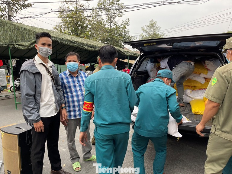 Tuổi trẻ đất Thủ mở ‘Gian hàng 0 đồng’ phục vụ dân khu vực bị phong tỏa ảnh 8