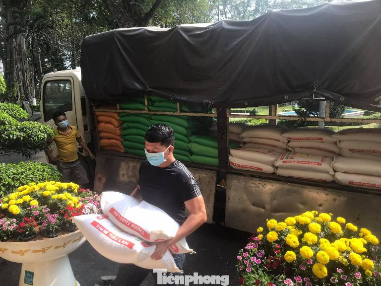 Tuổi trẻ đất Thủ mở ‘Gian hàng 0 đồng’ phục vụ dân khu vực bị phong tỏa ảnh 7