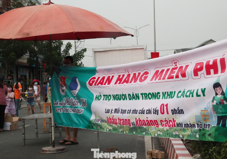 Tuổi trẻ đất Thủ mở ‘Gian hàng 0 đồng’ phục vụ dân khu vực bị phong tỏa ảnh 1