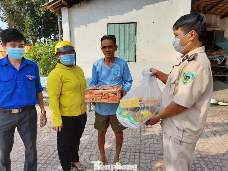 Tuổi trẻ đất Thủ mở ‘Gian hàng 0 đồng’ phục vụ dân khu vực bị phong tỏa ảnh 6