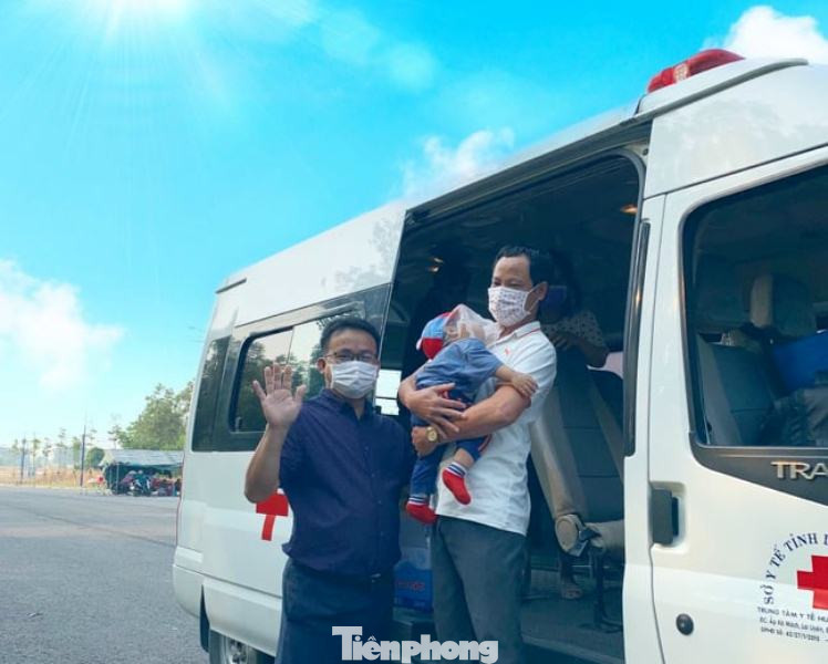 Hơn 100 trẻ em rời khu cách ly ở Bình Dương về nhà ngày mùng 3 Tết ảnh 5