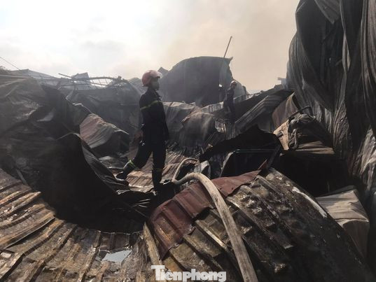 Hàng chục ki ốt, phòng trọ ở Bình Dương chìm trong biển lửa ảnh 7