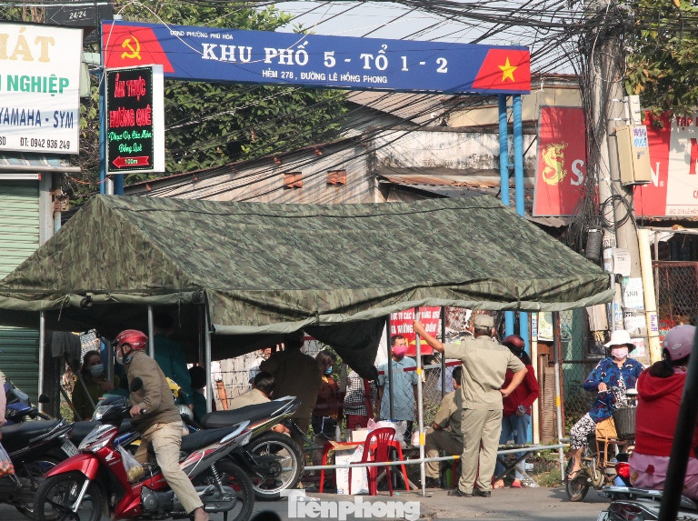 Bình Dương phong tỏa khu vực nhà trọ, trường học có sinh viên mắc COVID-19 ảnh 1