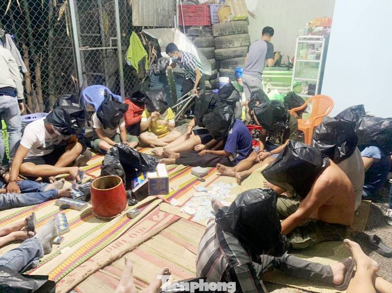 Triệt xóa điểm đánh bạc quy mô lớn có cảnh giới, bắt 39 đối tượng ảnh 1