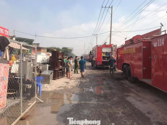 Hàng chục ki ốt, phòng trọ ở Bình Dương chìm trong biển lửa ảnh 8