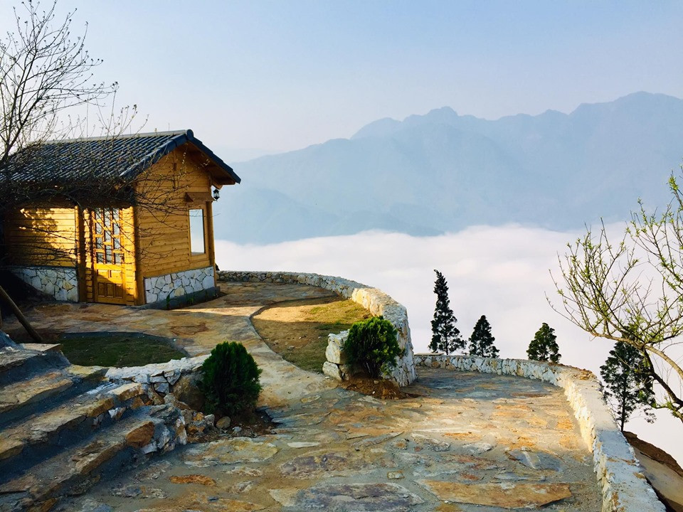 Đẹp ngỡ ngàng 'ngôi nhà gỗ săn mây' trên đỉnh núi ở SaPa ảnh 9