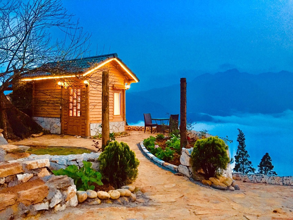 Đẹp ngỡ ngàng 'ngôi nhà gỗ săn mây' trên đỉnh núi ở SaPa ảnh 12