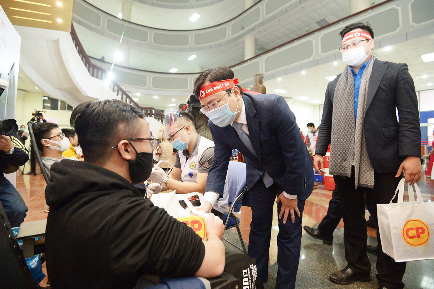 Nghệ sĩ Xuân Bắc cùng dàn sao ‘đốt cháy’ sân khấu Chủ nhật Đỏ ảnh 18 Nghệ sĩ Xuân Bắc cùng dàn sao ‘đốt cháy’ sân khấu Chủ nhật Đỏ ảnh 18