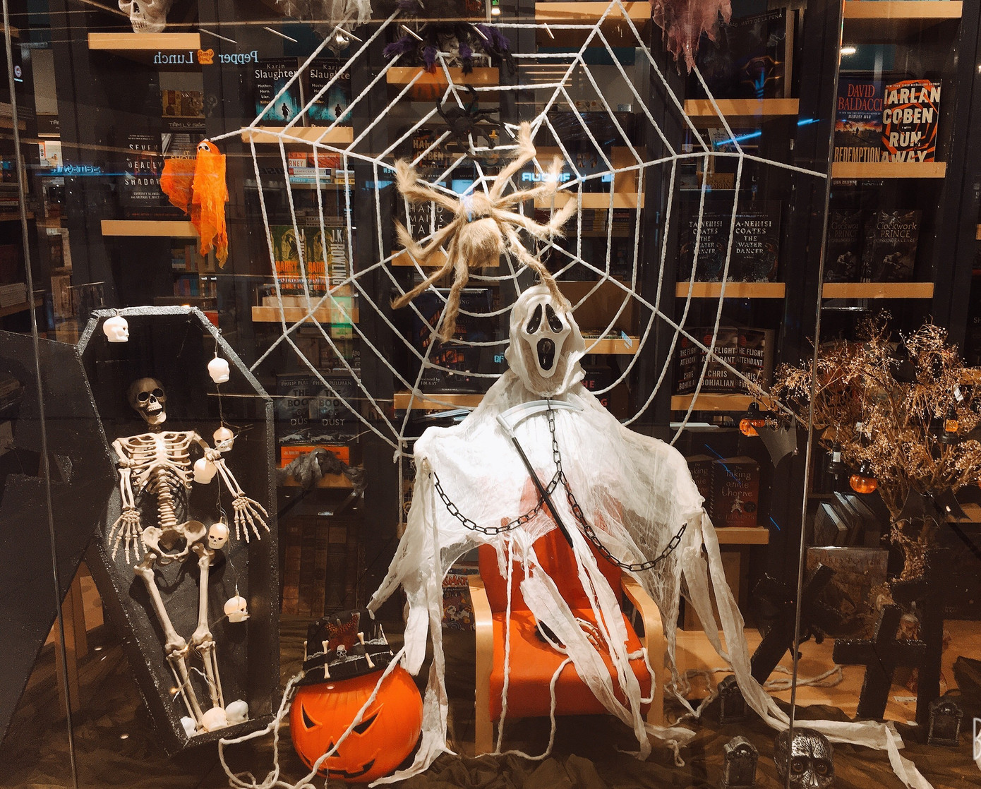 Halloween đang tới, bạn đã biết phải gõ cửa nhà ai để “xin kẹo” chưa? ảnh 9