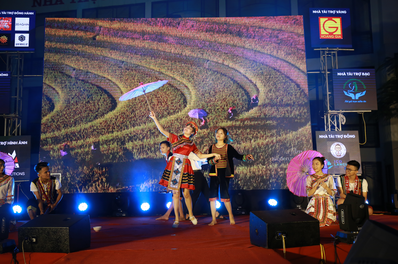 Ấn tượng màn chào mừng tân sinh viên phiên bản 'Ơn giời K44 đây rồi' ảnh 1