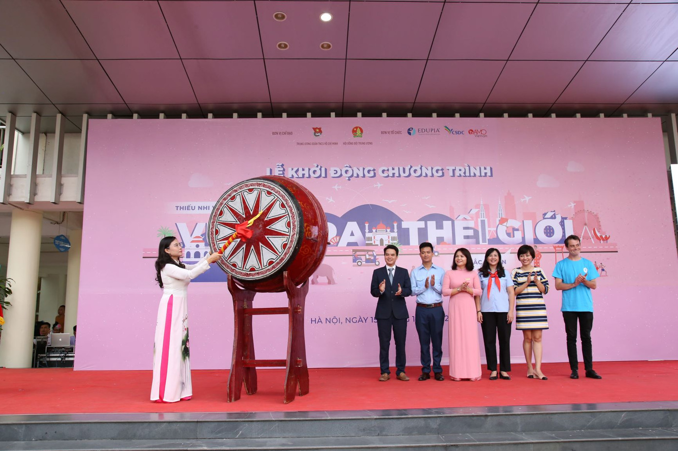 Hơn một triệu học bổng tiếp sức 'Thiếu nhi Việt Nam - Vươn ra thế giới' ảnh 1