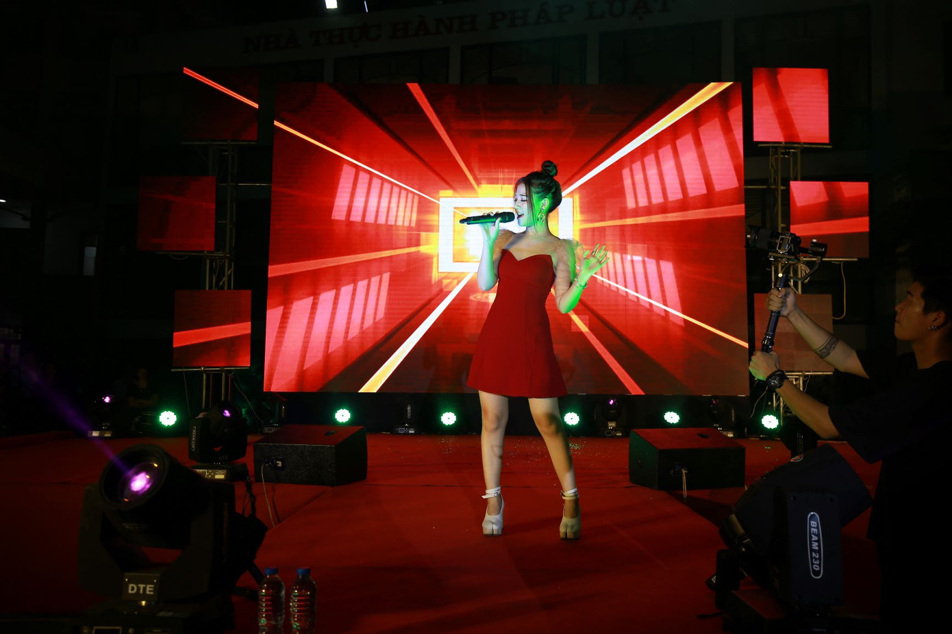 Ấn tượng màn chào mừng tân sinh viên phiên bản 'Ơn giời K44 đây rồi' ảnh 6