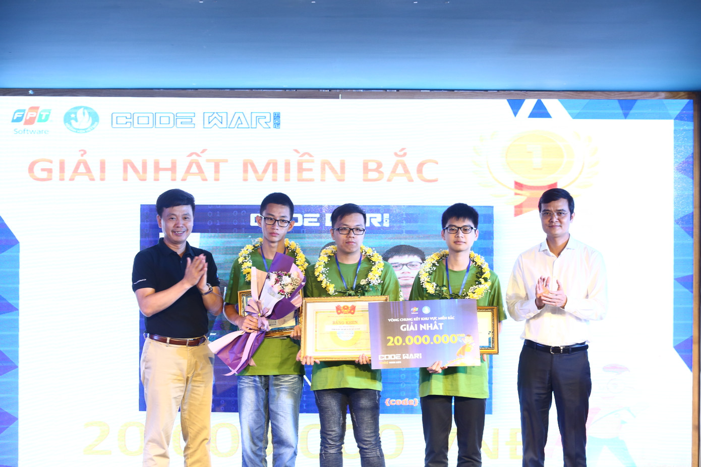  Sinh viên công nghệ giành 140 triệu đồng từ cuộc thi lập trình ảnh 2