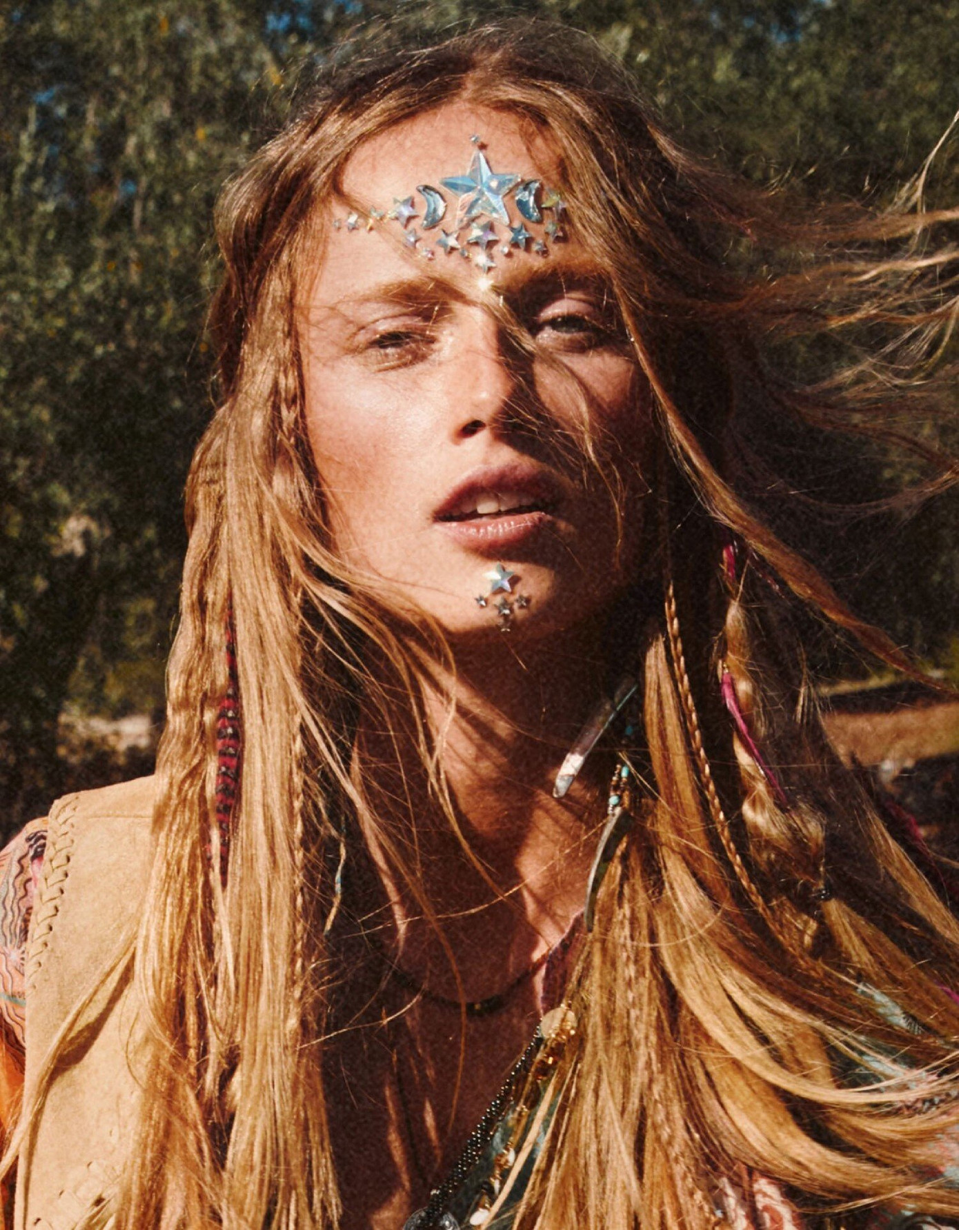 Mỹ nhân Hà Lan 'thả rông' táo bạo, hút ánh nhìn với phong cách hippie ảnh 6