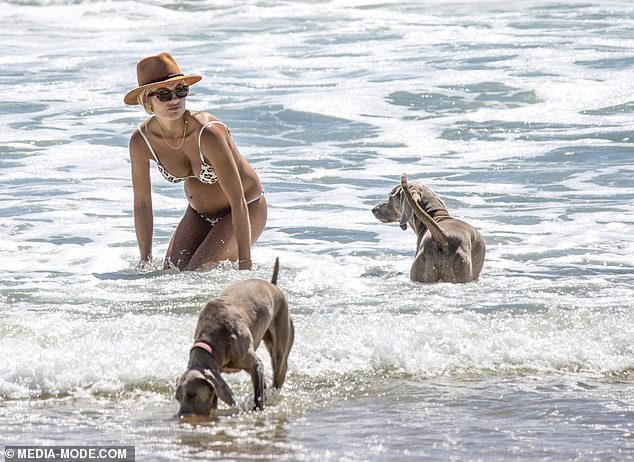 Siêu mẫu 9x có số đo 3 vòng 'vàng' mang bầu, mặc áo tắm vẫn đẹp mê mẩn ảnh 5