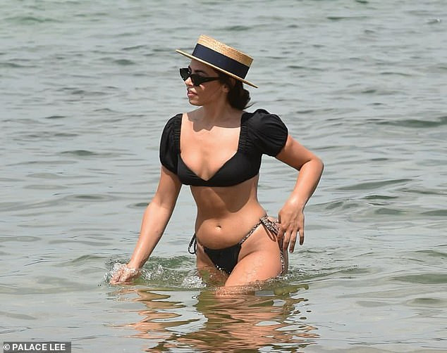 Francesca Allen khiến fan 'loạn nhịp' bởi quá sắc vóc quá hoàn hảo, nóng bỏng với bikini ảnh 3