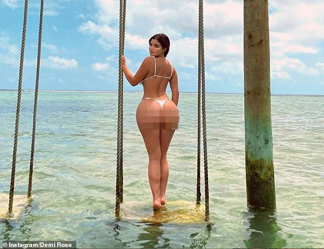 Mẫu nội y đình đám nhất nhì Anh quốc khoe ảnh áo tắm gợi cảm ngất ngây ảnh 4