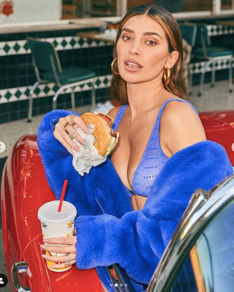 'Mỹ nhân nóng bỏng nhất Canada' khoe vóc dáng tuyệt mỹ với nội y ảnh 5