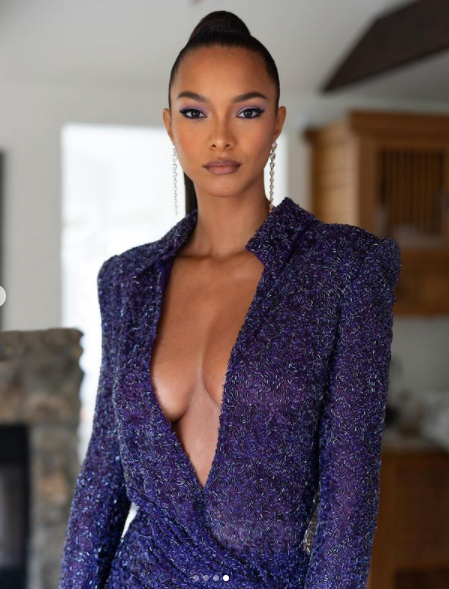 'Thiên thần' Lais Ribeiro khoe ngực đầy táo bạo tại giải Grammy Latin ảnh 8