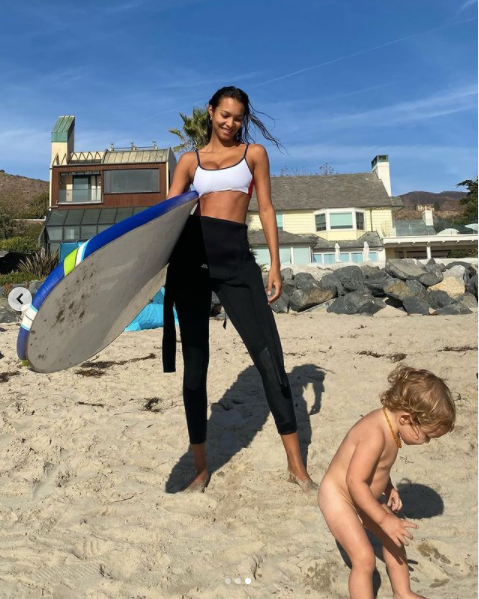 'Thiên thần' Lais Ribeiro khoe ngực đầy táo bạo tại giải Grammy Latin ảnh 11