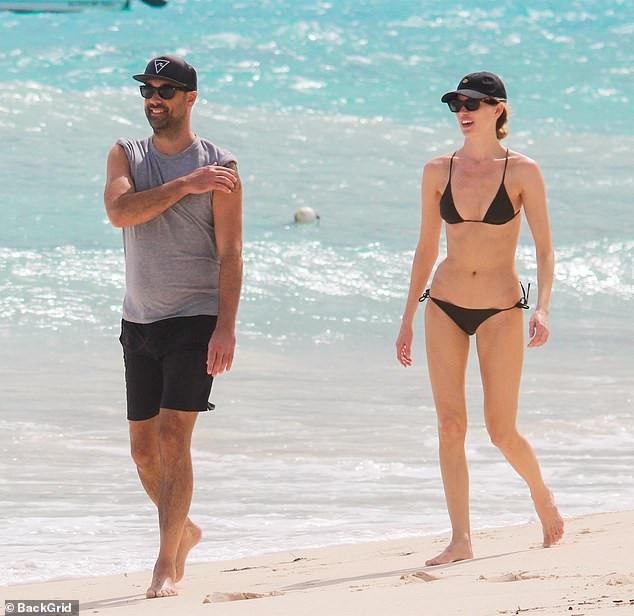 'Thiên thần nội y' Martha Hunt khoe dáng đẹp như tạc tượng với áo tắm nhỏ xíu ảnh 4