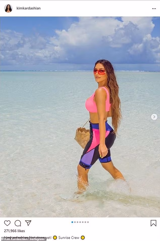 Kim 'siêu vòng ba' mặc bra đạp xe, khoe ngực đầy gợi cảm ảnh 11