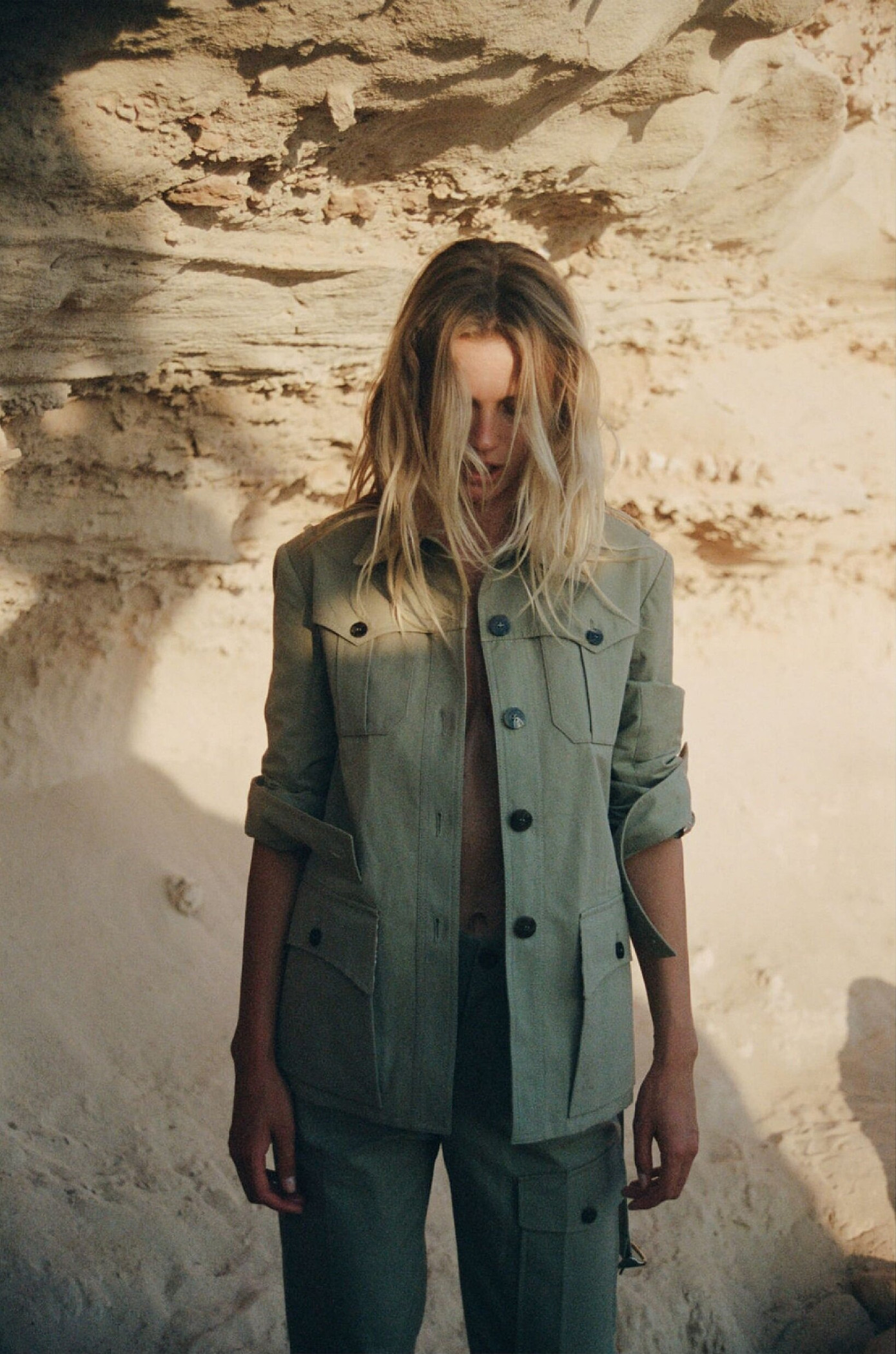 Edita Vilkeviciute chụp ngực trần nóng bỏng, đẹp như tạc tượng ảnh 13