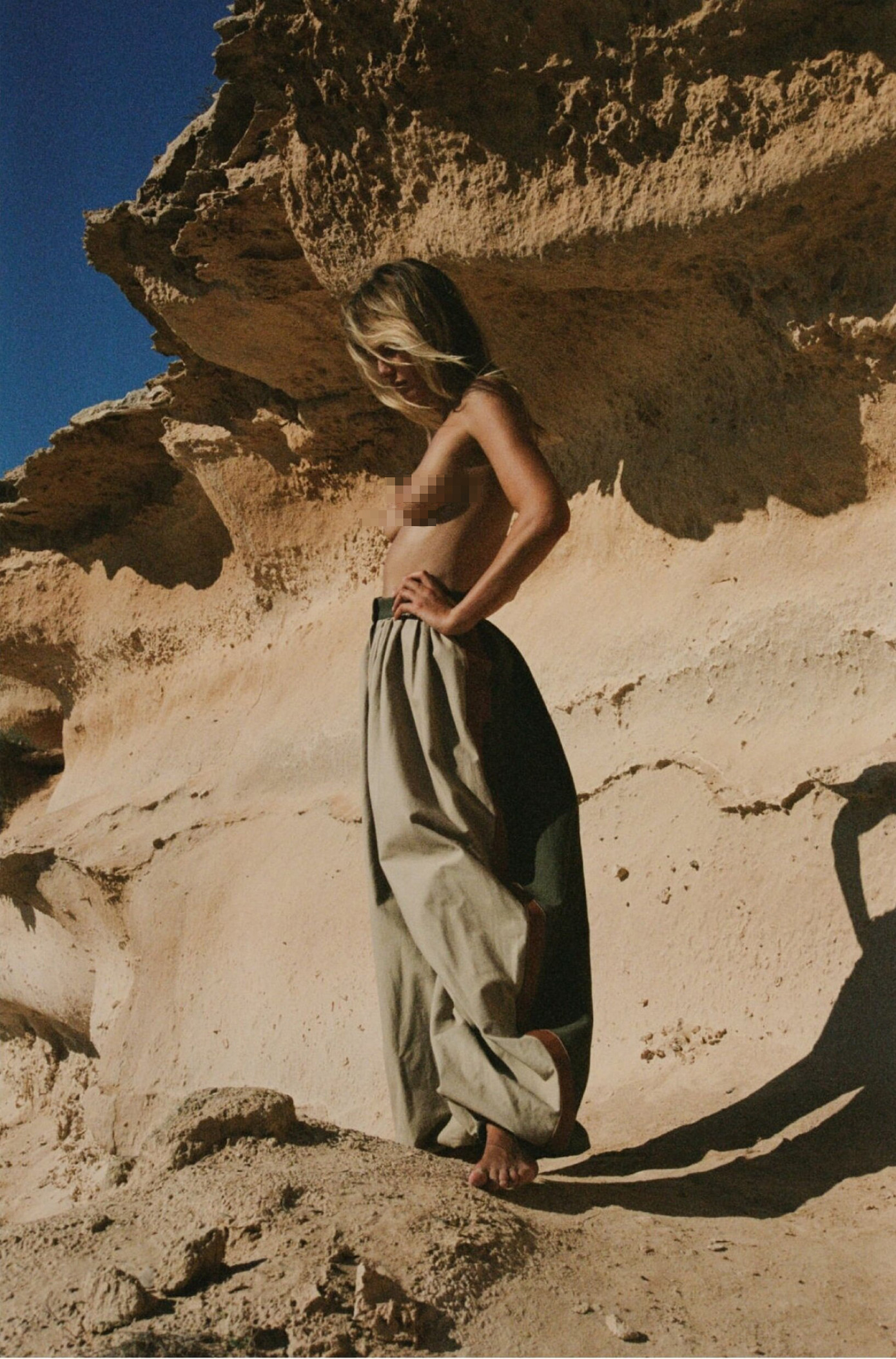 Edita Vilkeviciute chụp ngực trần nóng bỏng, đẹp như tạc tượng ảnh 1